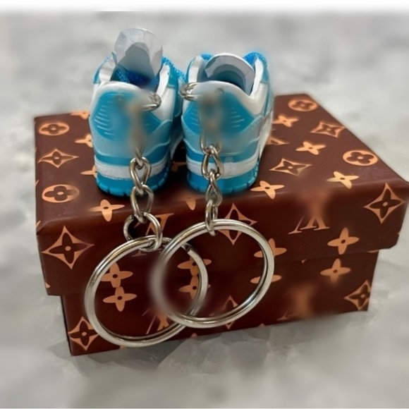 Mini 3D Sneaker Keychains!Comes 2 and a gift box - Picture 2 of 3